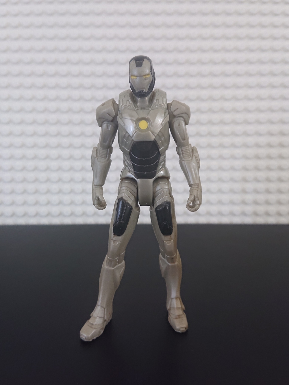 2011 Hasbro Marvel - Iron Man 4" Action Figure - Black / Silver Grey Armor